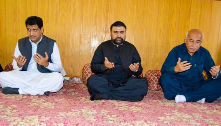 وزیر اعلیٰ سرفراز بگٹی کا ڈاکٹر عبدالمالک بلوچ سے بھائی کی وفات پر تربت میں فاتحہ خوانی