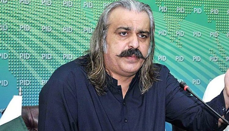 پشاور: وزیراعلیٰ خیبرپختونخوا علی امین گنڈاپور نے اثاثوں سے متعلق الیکشن کمیشن کا نوٹس پشاور ہائیکورٹ میں چیلنج کردیا۔