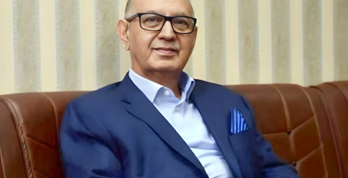پی ٹی آئی والے نجات دہندہ کی تلاش میں ہیں، ہم مذاکرت کرسکتے ہیں نجات نہیں دلاسکتے: عرفان صدیقی