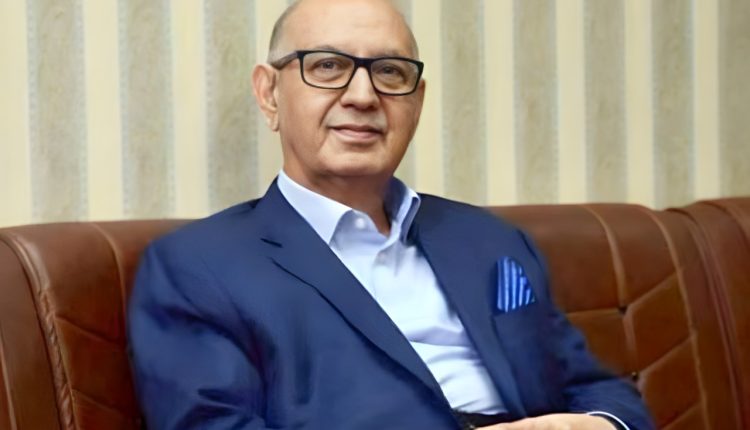 پی ٹی آئی والے نجات دہندہ کی تلاش میں ہیں، ہم مذاکرت کرسکتے ہیں نجات نہیں دلاسکتے: عرفان صدیقی